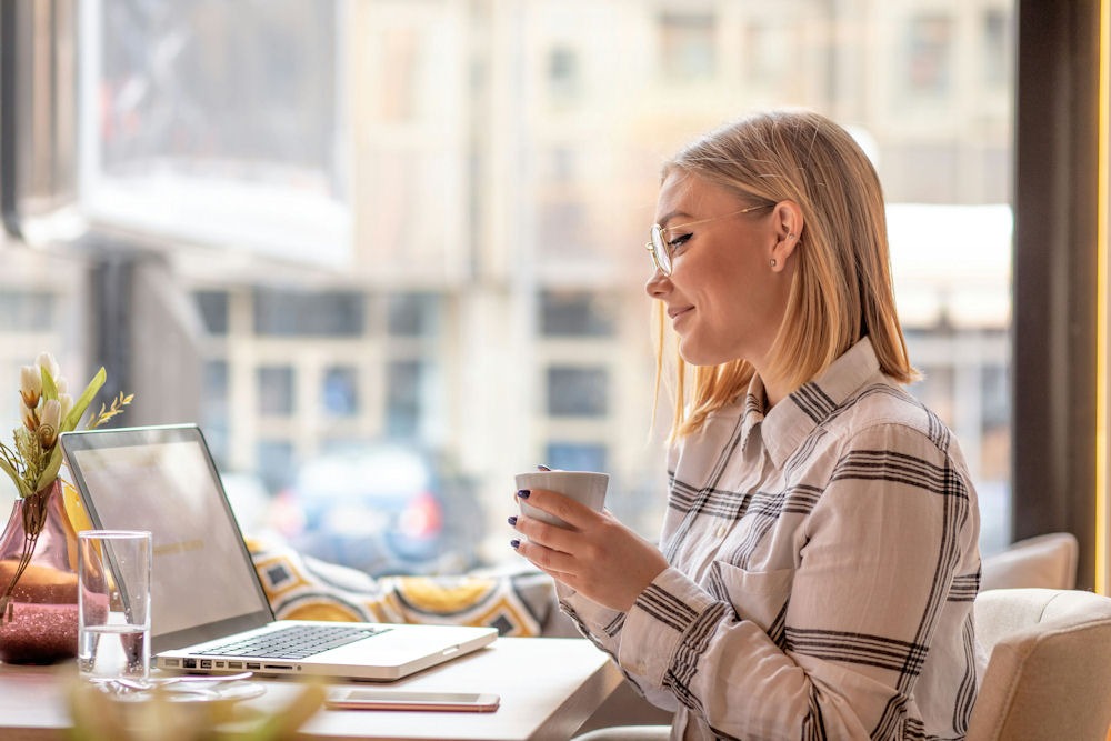 types-of-personality-disorders woman with personality disorder doing research